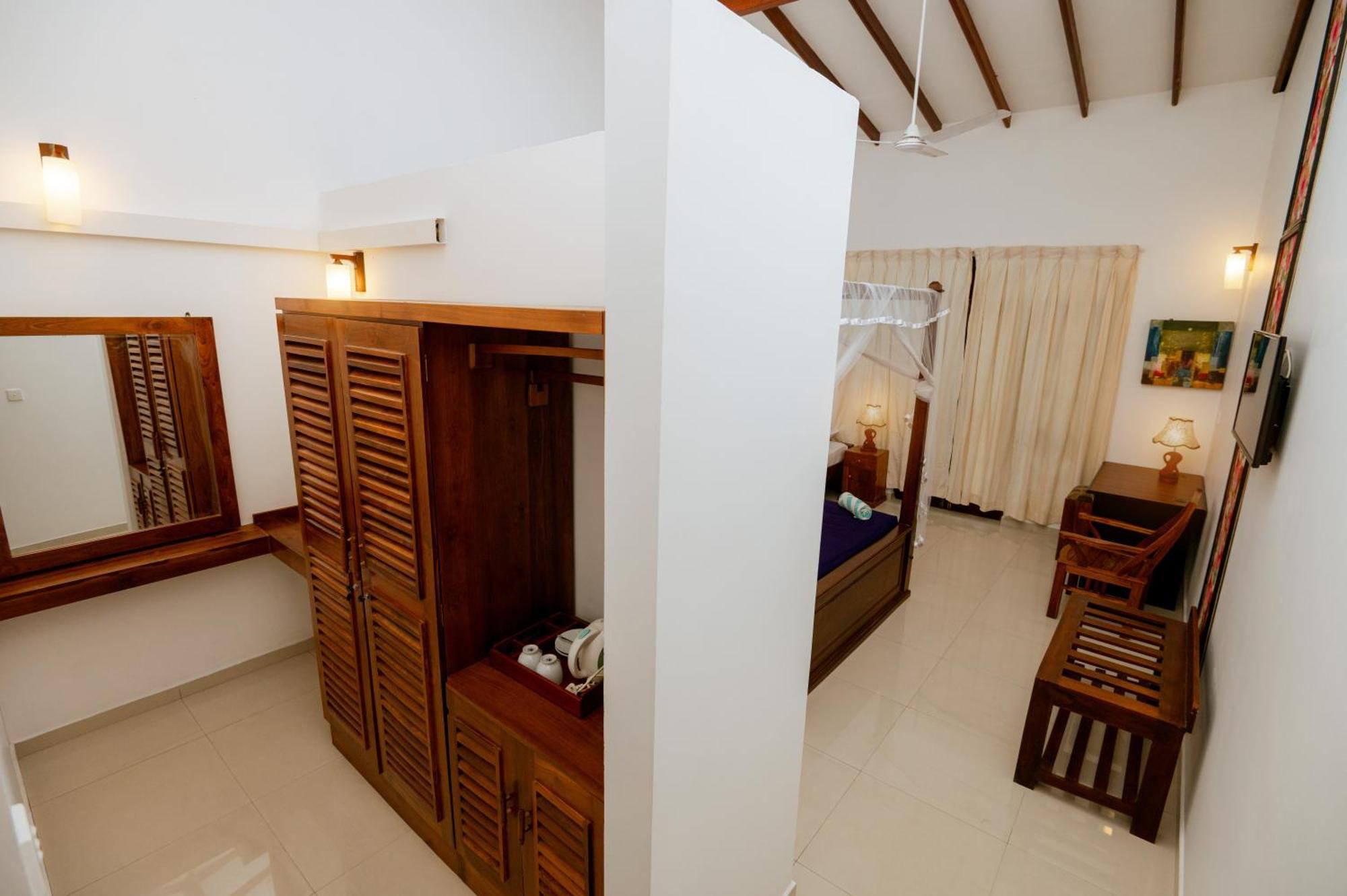 Prince Beach Hotel Бентота Экстерьер фото