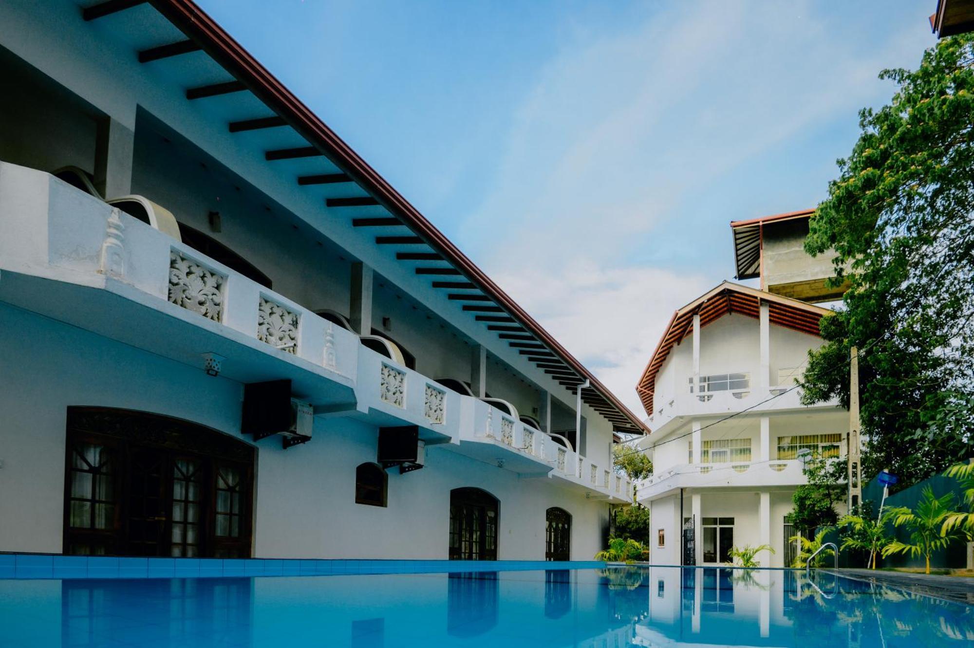Prince Beach Hotel Бентота Экстерьер фото