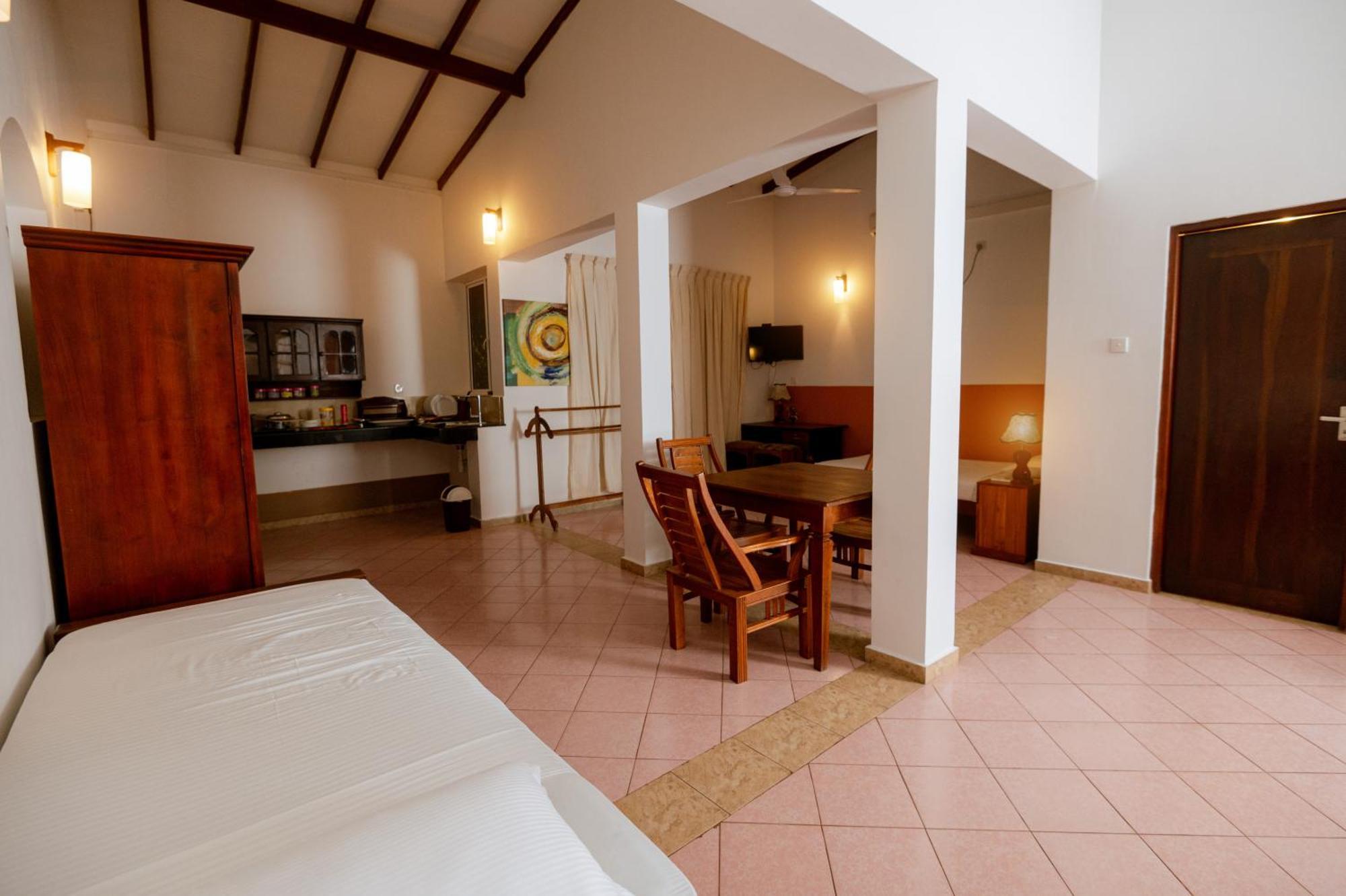 Prince Beach Hotel Бентота Экстерьер фото