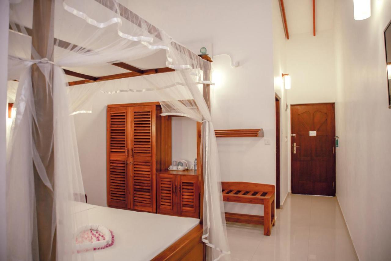 Prince Beach Hotel Бентота Экстерьер фото